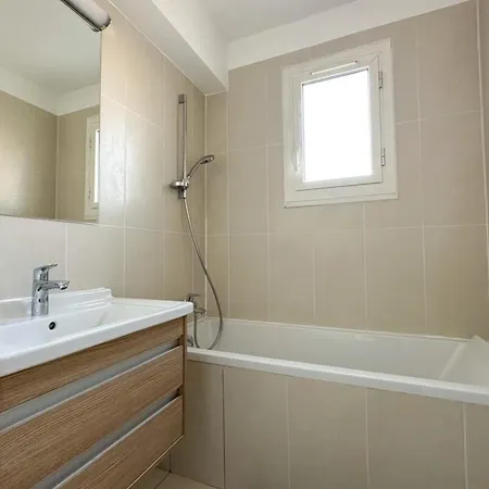 Flexliving - - Remusat Ferienhaus